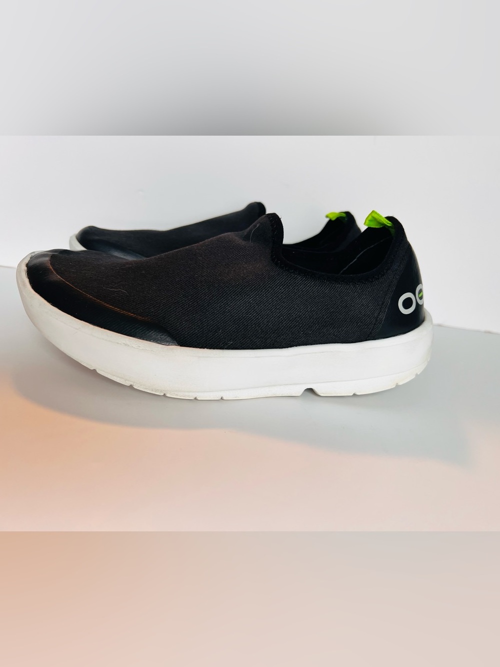 OOFOS 00mg Eezee Low Comfort Recovery Shoes Sneakers Women's Size 7 Black Canvas